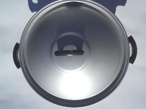 photo of vintage Wear-Ever aluminum dutch oven or camp kettle, huge old 8 qt pot #6