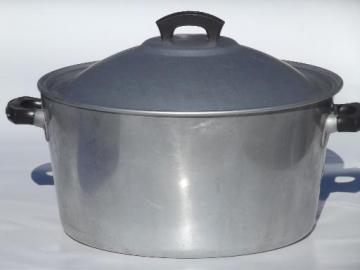 catalog photo of vintage Wear-Ever aluminum dutch oven or camp kettle, huge old 8 qt pot