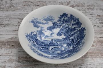 catalog photo of vintage Wedgwood Countryside blue & white toile print serving dish, round vegetable bowl 