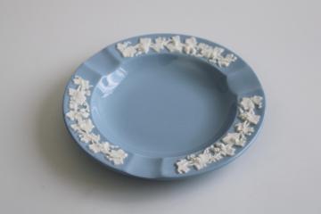catalog photo of vintage Wedgwood Queens Ware embossed grapes cream on blue, small ladylike ashtray