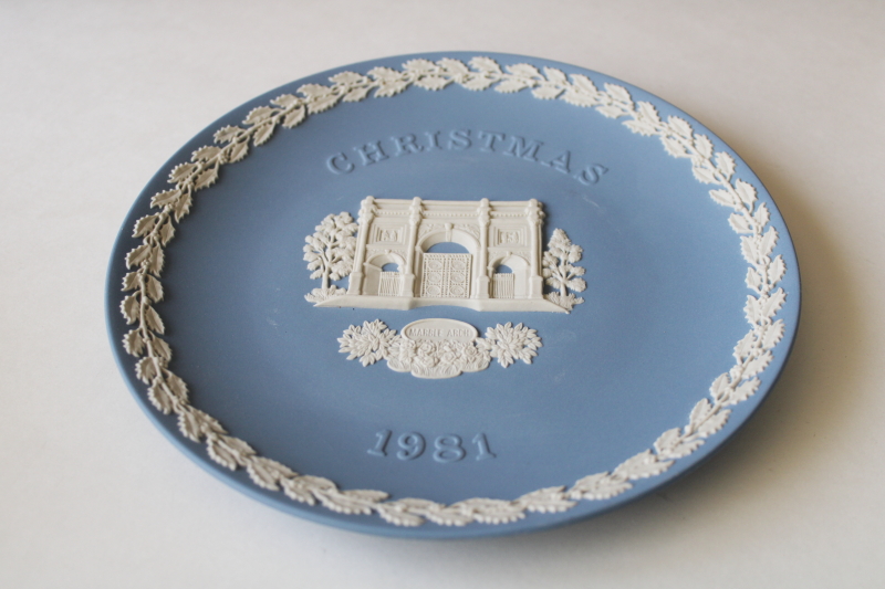 photo of vintage Wedgwood blue & white jasperware plate, Christmas holly border Marble Arch #1