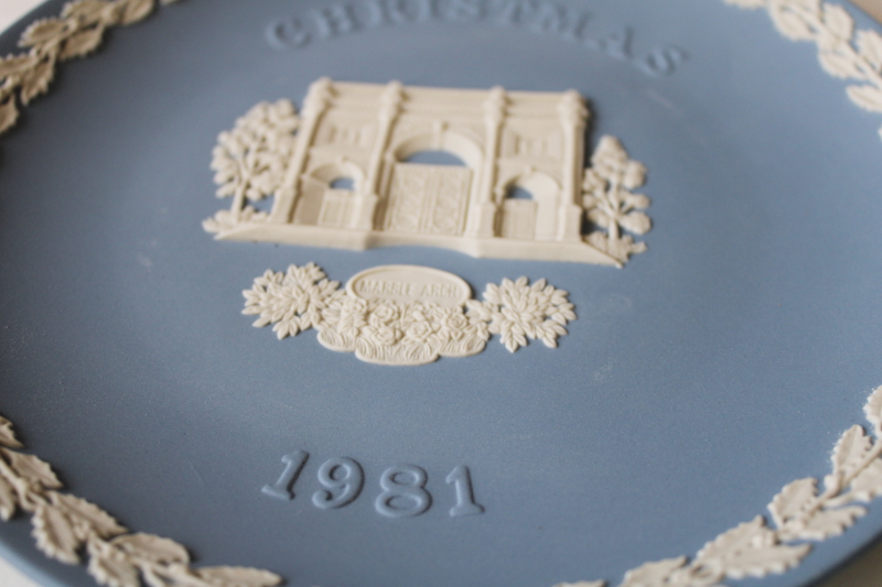 photo of vintage Wedgwood blue & white jasperware plate, Christmas holly border Marble Arch #2