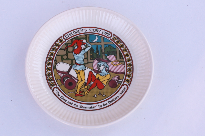 photo of vintage Wedgwood china plate childrens story fairy tale illustration Elves & the Shoemaker #1
