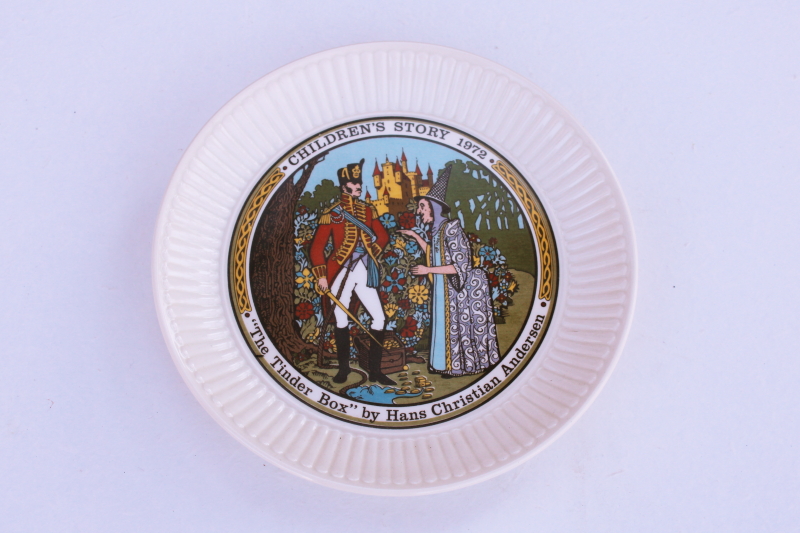 photo of vintage Wedgwood china plate childrens story fairy tale illustration The Tinder Box #1