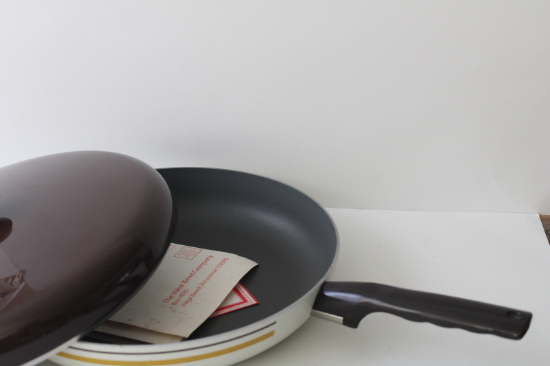 photo of vintage West Bend non stick aluminum saute pan skillet / chicken fryer w/ high dome lid #4