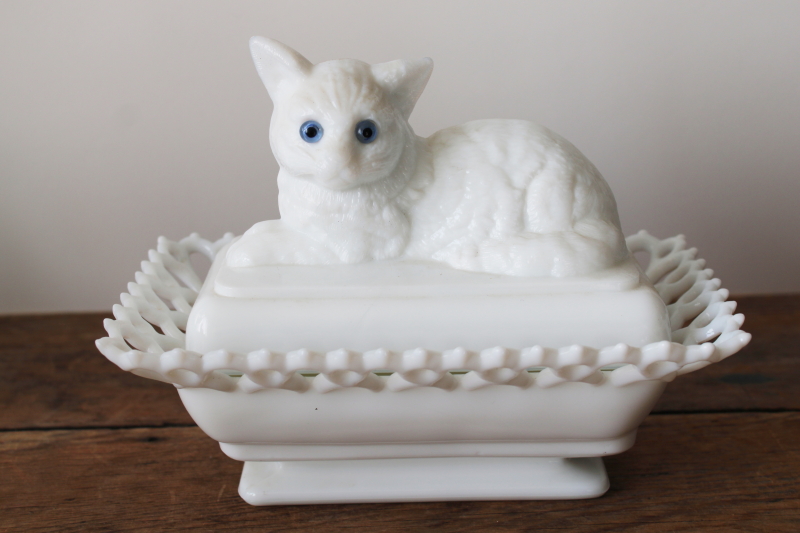 photo of vintage Westmoreland milk glass cat on basket covered dish, lace edge bowl w/ kitty  #1