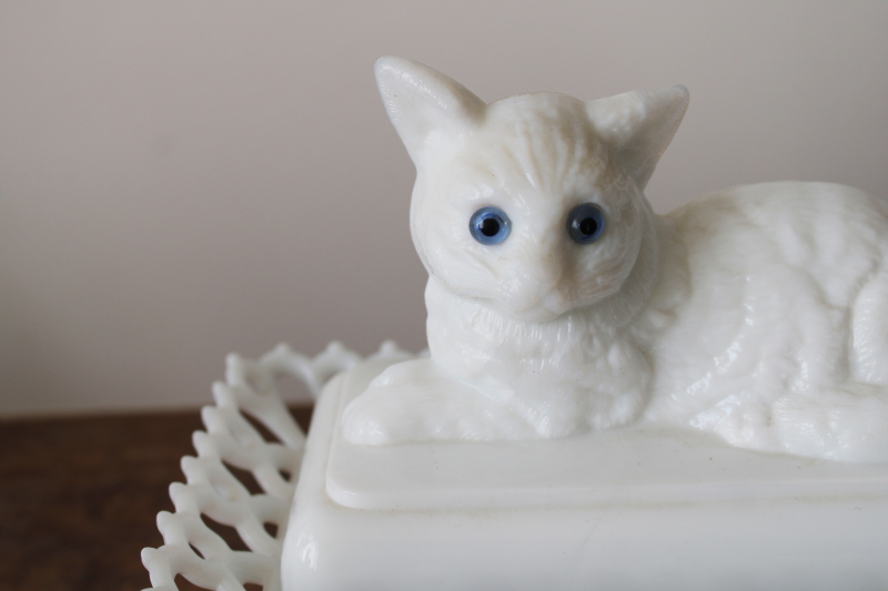 photo of vintage Westmoreland milk glass cat on basket covered dish, lace edge bowl w/ kitty  #2