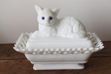 catalog photo of vintage Westmoreland milk glass cat on basket covered dish, lace edge bowl w/ kitty 