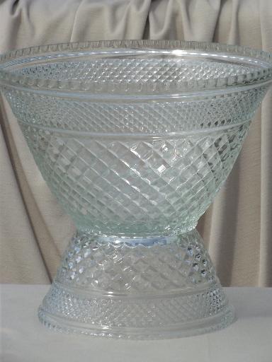 photo of vintage Wexford pattern glass punch bowl set, pressed glass punch bowl w/ stand #4