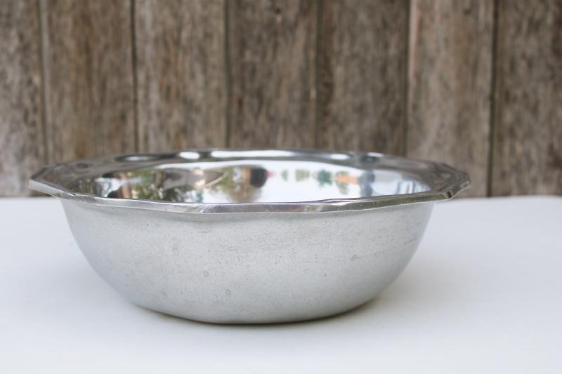 photo of vintage Wilton Armetale pewter cast metal Queen Anne glossy large bowl #2