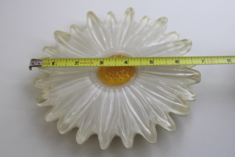 photo of vintage Wondermold resin trivet, 60s flower power daisy acrylic lucite plastic  #5