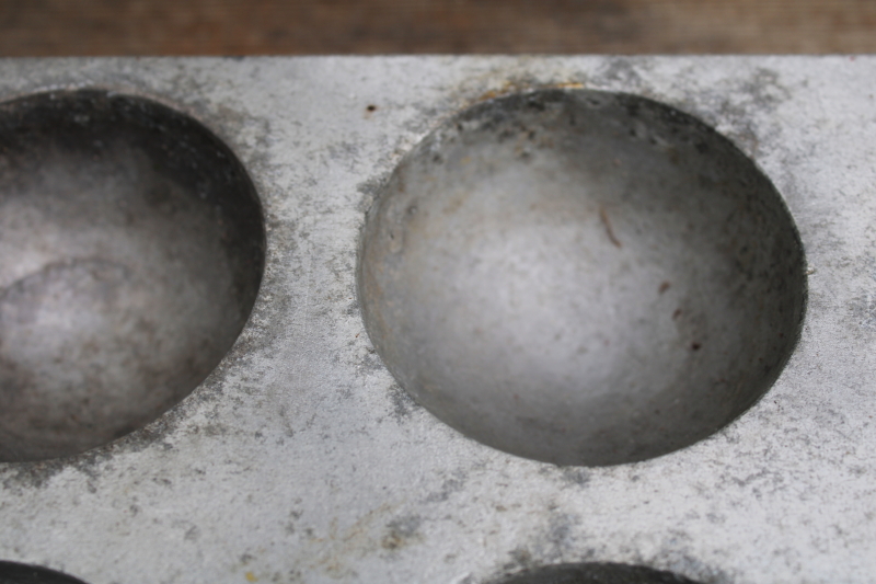 photo of vintage aebleskiver pan, cast aluminum baking pan w/ individual small round muffin cups  #4
