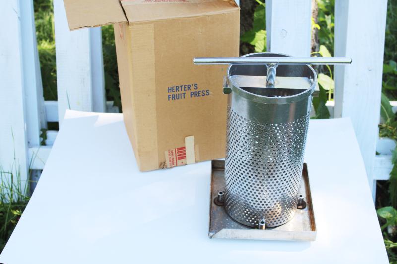 photo of vintage all metal fruit press for cider apples or wine grapes, original Herter's box #6