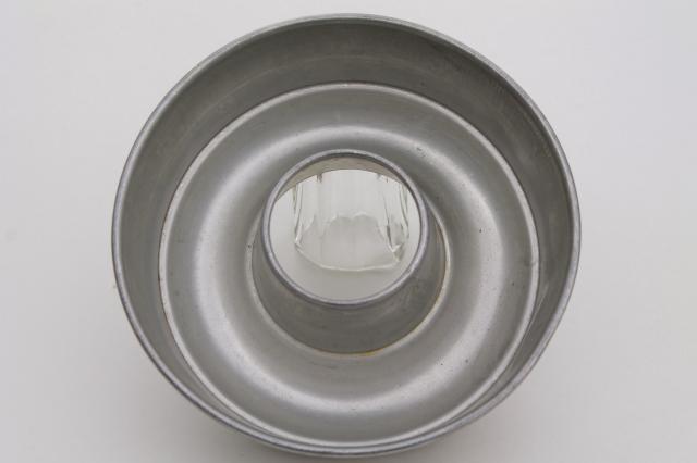 photo of vintage aluminum jello mold set, large & small ring molds or cake pans #3