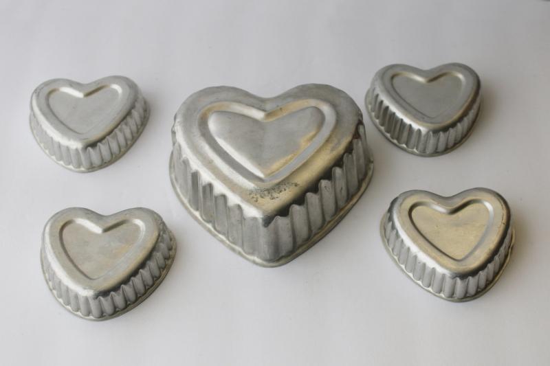 photo of vintage aluminum jello molds, large & small hearts shabby tin Valentines #1