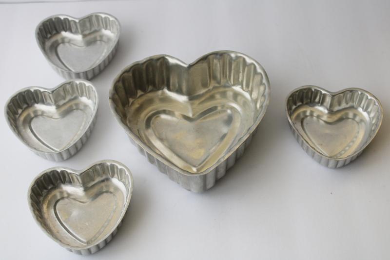 photo of vintage aluminum jello molds, large & small hearts shabby tin Valentines #3