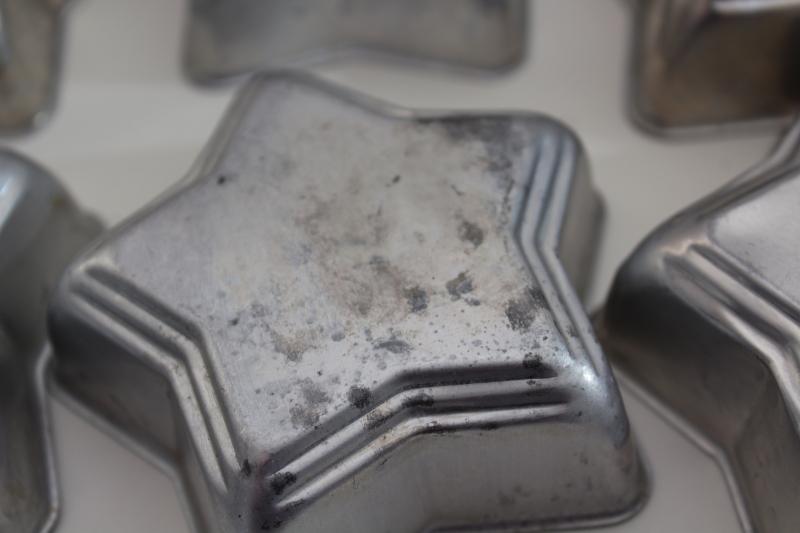 photo of vintage aluminum jello molds or baking pans, individual size star shape old set of 18 #4