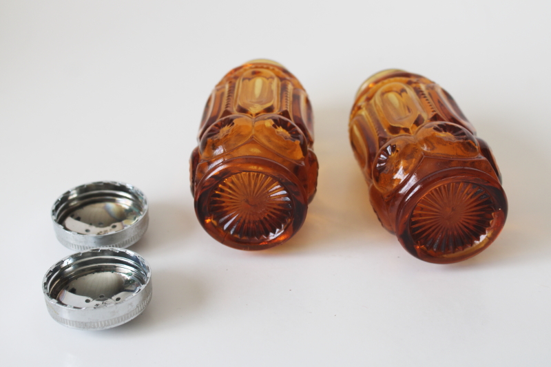 photo of vintage amber glass moon and stars pattern salt and pepper shakers, S&P set w/ plastic lids  #4