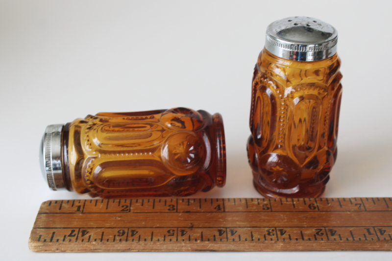 photo of vintage amber glass moon and stars pattern salt and pepper shakers, S&P set w/ plastic lids  #5