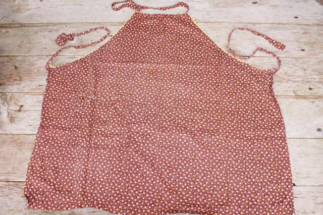 photo of vintage apron lot, brown calico gingham kitchen aprons all retro fabric #6