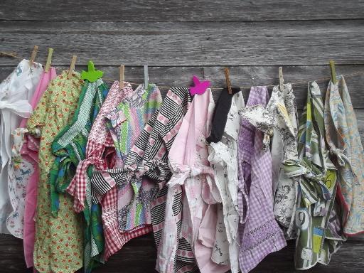 photo of vintage apron lot, half aprons & pinafores in retro cotton print fabric #1