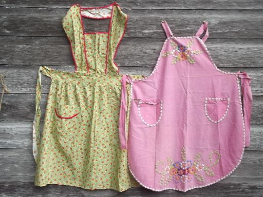 photo of vintage apron lot, half aprons & pinafores in retro cotton print fabric #7