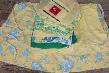 catalog photo of vintage apron lot, kitchen aprons all retro fabric, pretty prints in yellow, green, blue