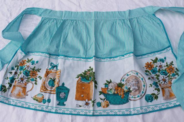 photo of vintage apron lot, kitchen aprons & holiday aprons all retro fabric, cute cotton prints #4