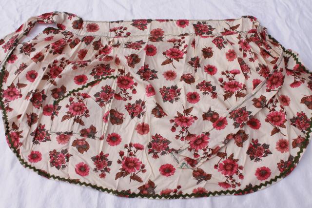 photo of vintage apron lot, kitchen aprons & holiday aprons all retro fabric, cute cotton prints #7
