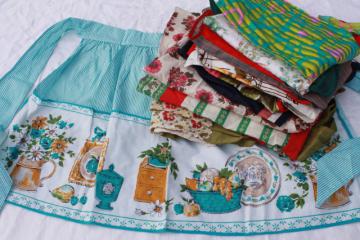 catalog photo of vintage apron lot, kitchen aprons & holiday aprons all retro fabric, cute cotton prints