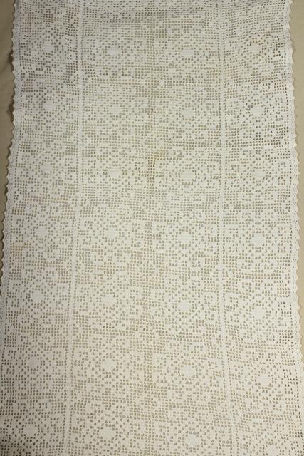 photo of vintage arts & crafts era crocheted lace table runner, tile pattern filet crochet #3