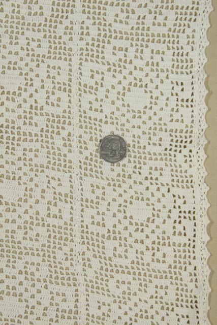 photo of vintage arts & crafts era crocheted lace table runner, tile pattern filet crochet #4