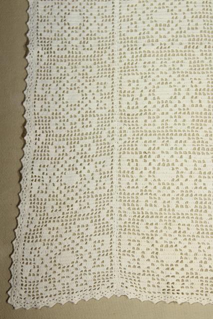 photo of vintage arts & crafts era crocheted lace table runner, tile pattern filet crochet #8