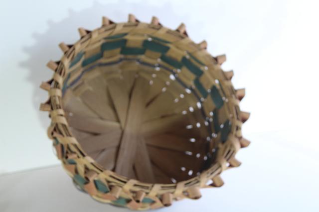 photo of vintage ash curls hand woven basket, Winnebago style ash points basket from Wisconsin #5