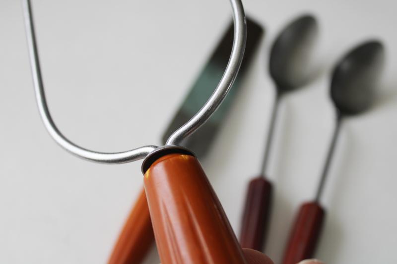 photo of vintage bakelite handle kitchen utensils, Androck bullet spatula, spoons, potato masher #3