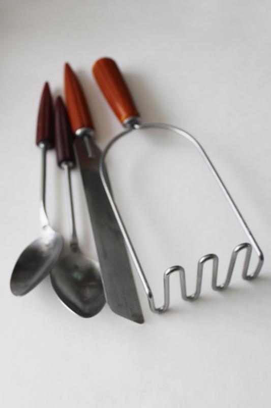 photo of vintage bakelite handle kitchen utensils, Androck bullet spatula, spoons, potato masher #6