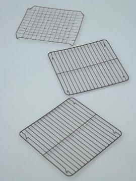 catalog photo of vintage baking cooling racks, old crimped wire rack for pies, cookies