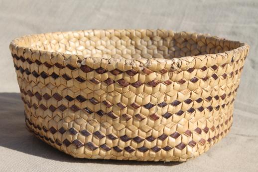 photo of vintage basket collection, lot of round basket bowls of different types & textures #10