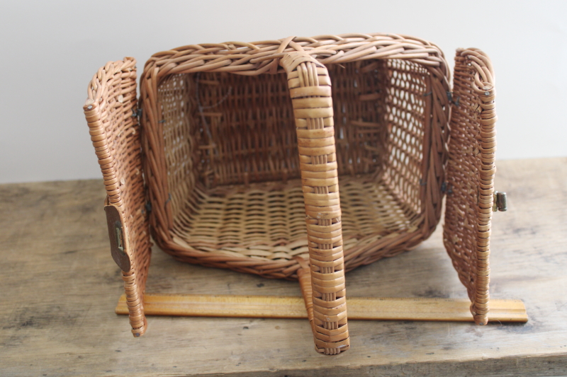 photo of vintage basket w/ hinged lid, small picnic hamper, lunchbox or sewing basket #3