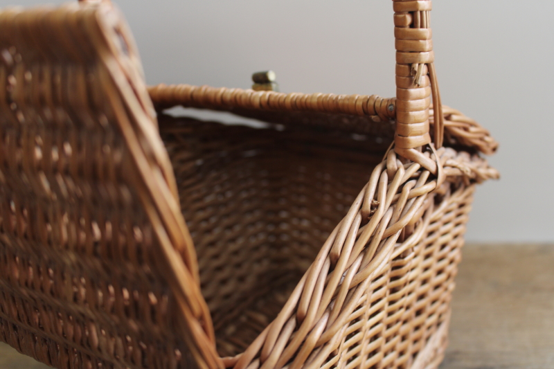 photo of vintage basket w/ hinged lid, small picnic hamper, lunchbox or sewing basket #4