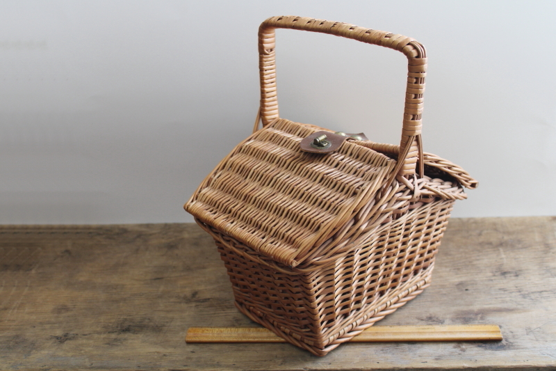 photo of vintage basket w/ hinged lid, small picnic hamper, lunchbox or sewing basket #5