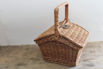 catalog photo of vintage basket w/ hinged lid, small picnic hamper, lunchbox or sewing basket