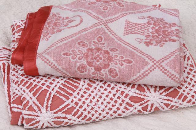 photo of vintage bedding lot, cotton chenille bedspread & flower basket print bed blanket #1