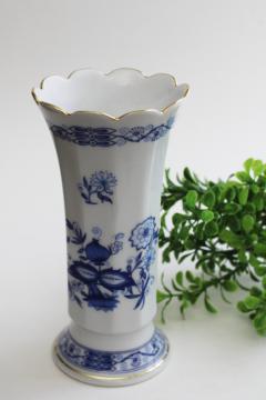 catalog photo of vintage blue onion meissen pattern Bareuther Bavaria china vase Danbury Mint