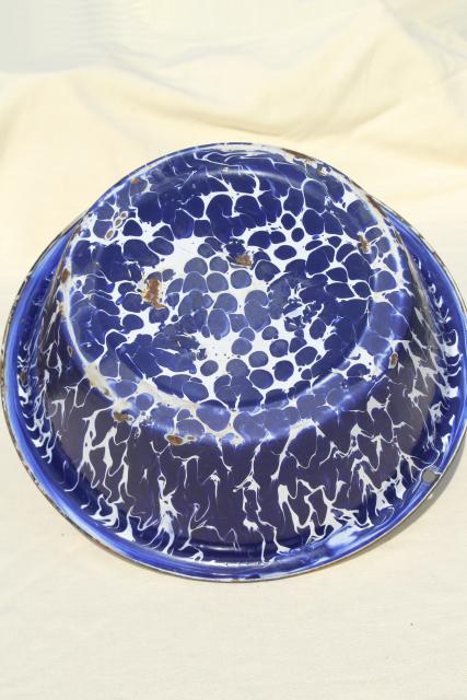 photo of vintage blue swirl enamelware dishpan, big old primitive wash basin bowl, 1930s #7