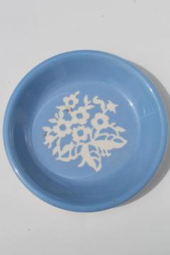 catalog photo of vintage blue & white Cameoware pie plate, Harker pottery cameo ware pie pan