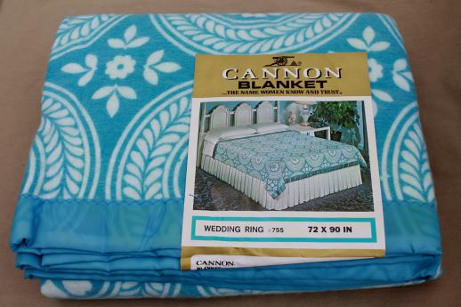 photo of vintage blue & white blankets, Cannon label Wedding Ring quilt print blanket & solid blue blanket #3