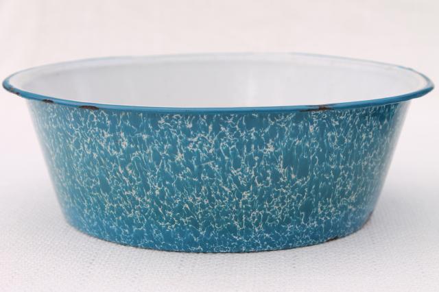 photo of vintage blue & white enamelware bowl and tray handled roasting pan, marbled spatterware enamel #5