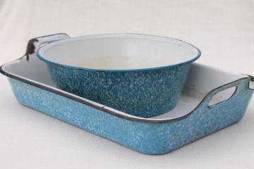 catalog photo of vintage blue & white enamelware bowl and tray handled roasting pan, marbled spatterware enamel