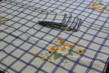 catalog photo of vintage blue & white tablecloth / napkins for kitchen diner or tea table, bright flower embroidery